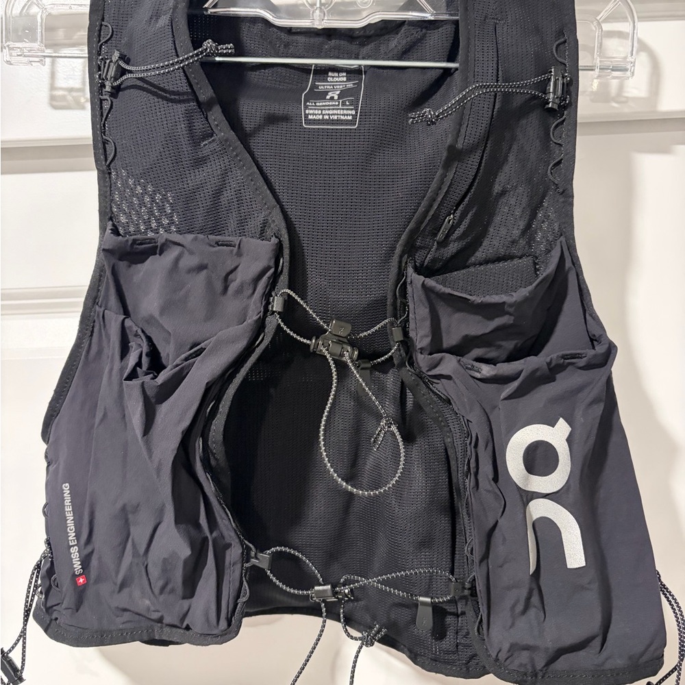 On Running vest hydration ultra L Black Backpack